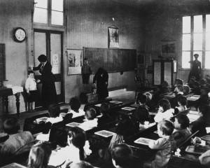 StateLibQld_1_112832_Interior_view_of_a_classroom,_1910-1920